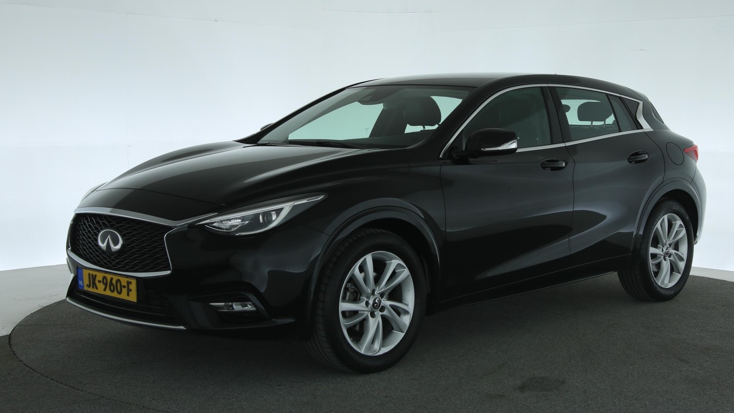 Infiniti Q30 Hatchback 2016 JK-960-F 1