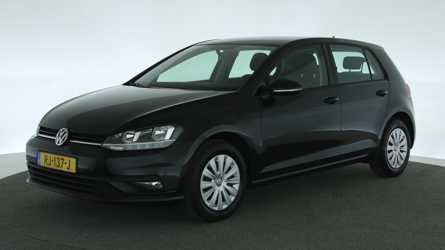 Volkswagen Golf Hatchback 2017 RJ-137-J 1
