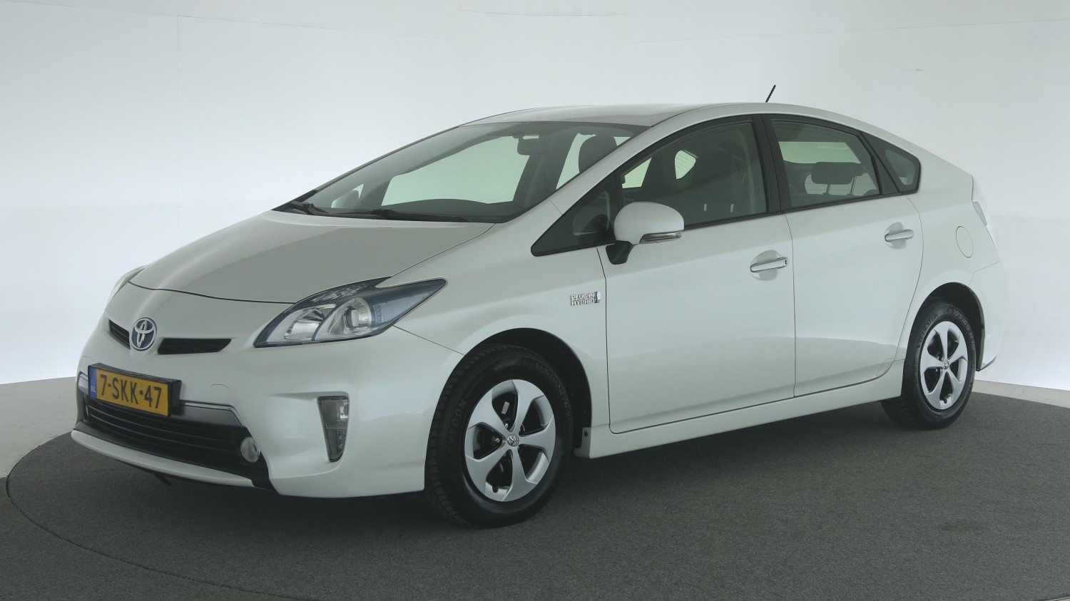Toyota Prius Hatchback 2013 7-SKK-47 1