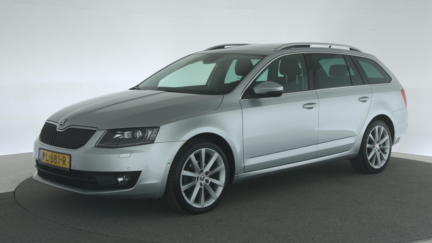 Skoda Octavia Station 2015 HL-681-R 1