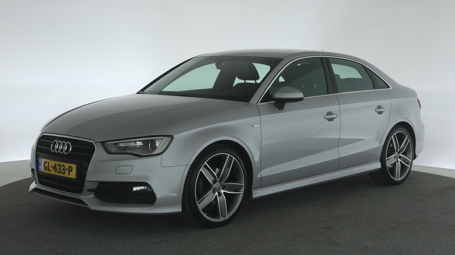 Audi A3 Sedan 2015 GL-433-P 1