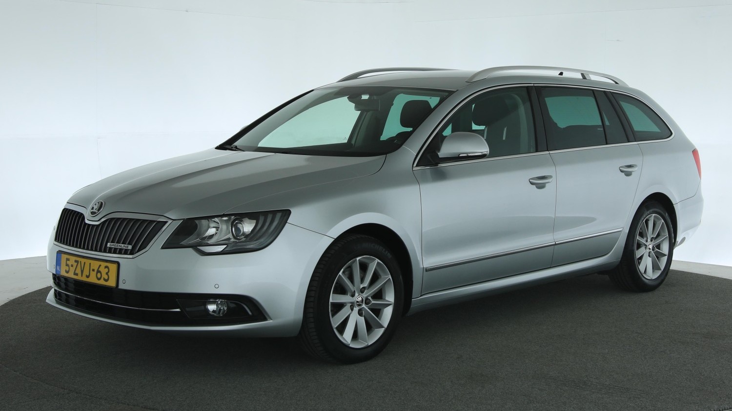 Skoda Superb Station 2015 5-ZVJ-63 1