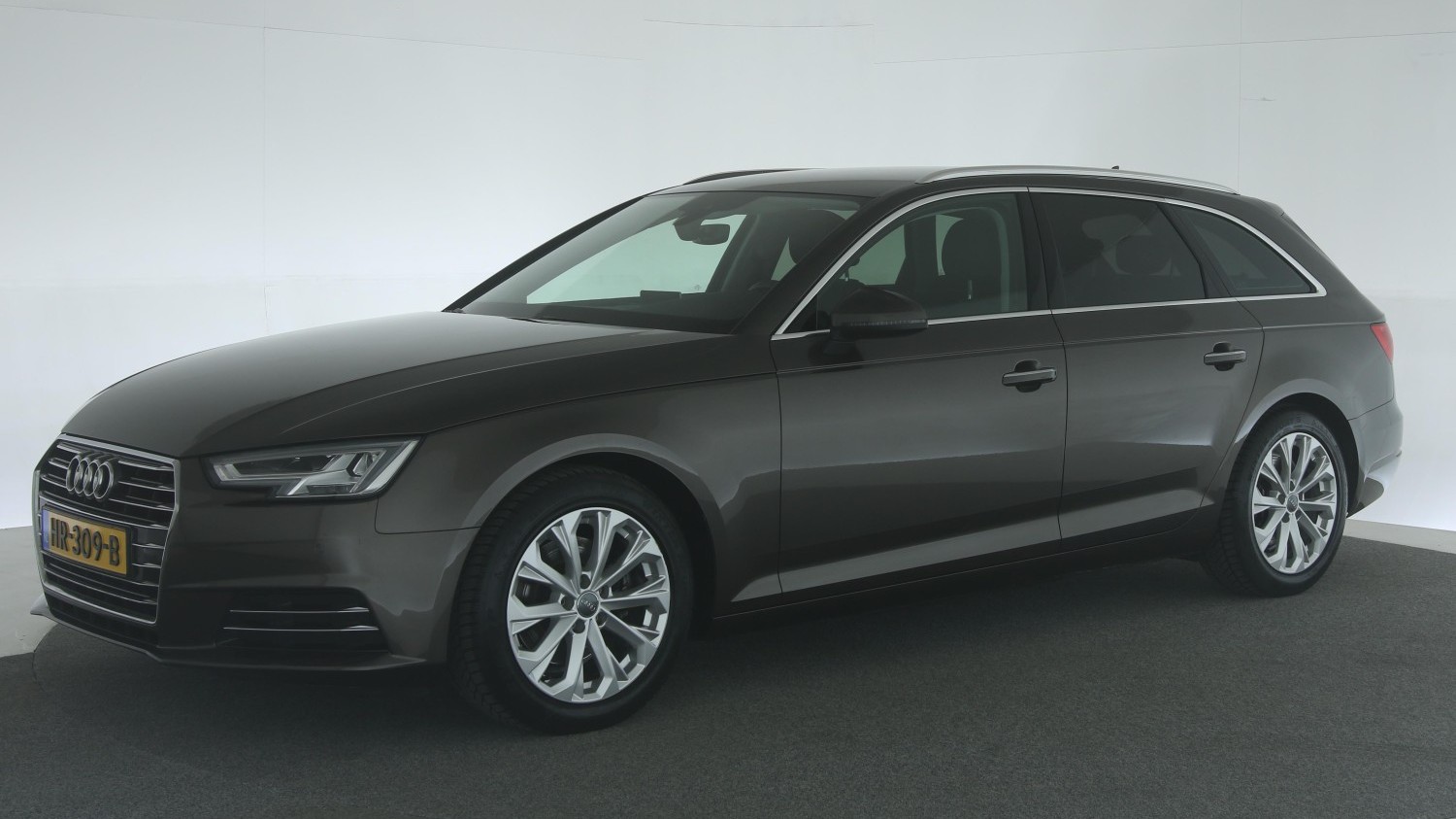 Audi A4 Station 2015 HR-309-B 1