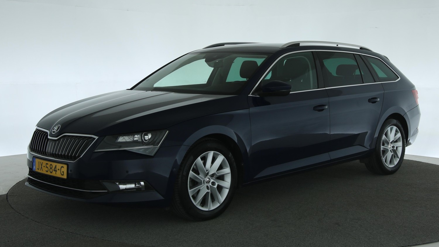 Skoda Superb Station 2016 JX-584-G 1