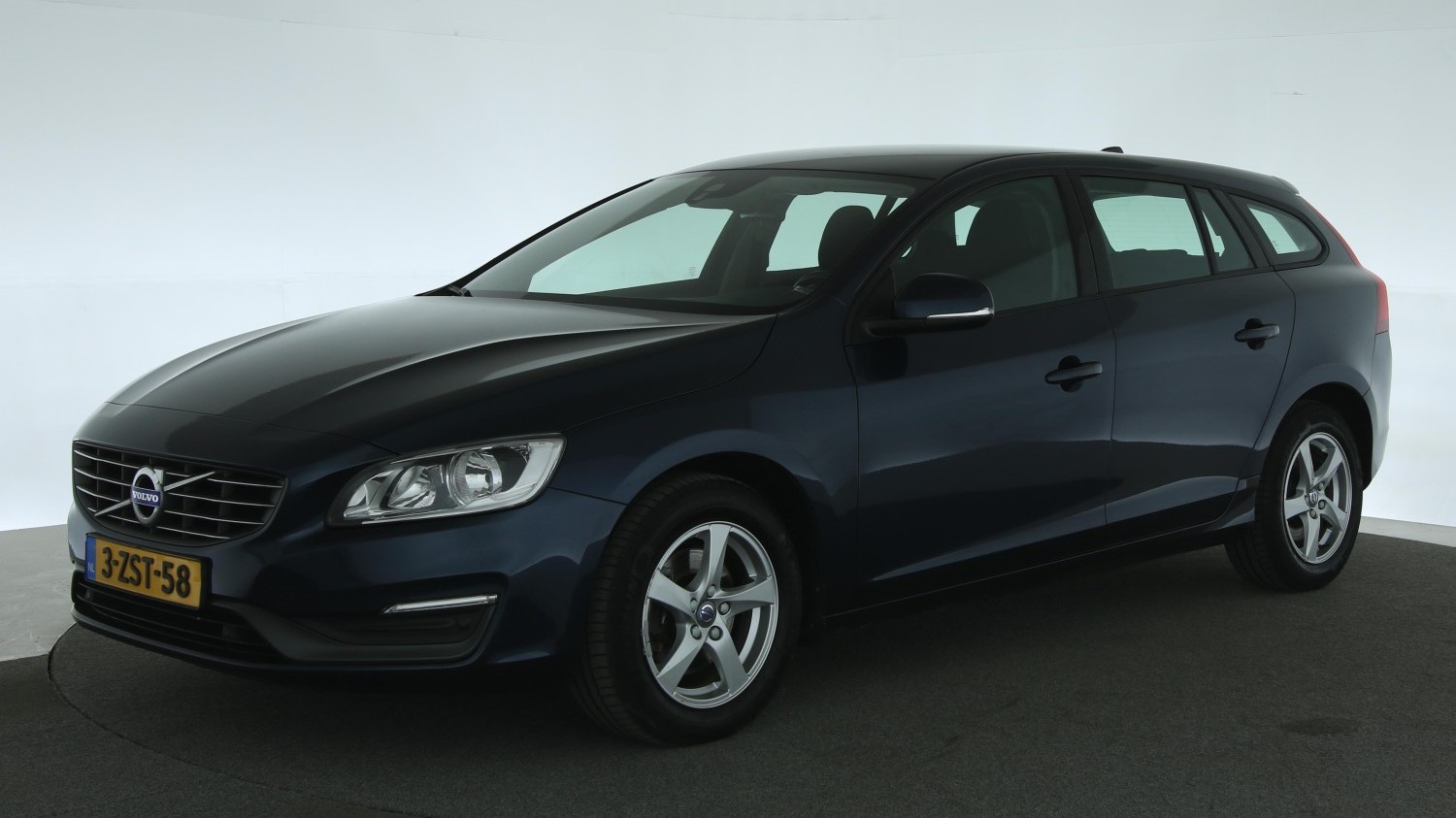 Volvo V60 Station 2015 3-ZST-58 1