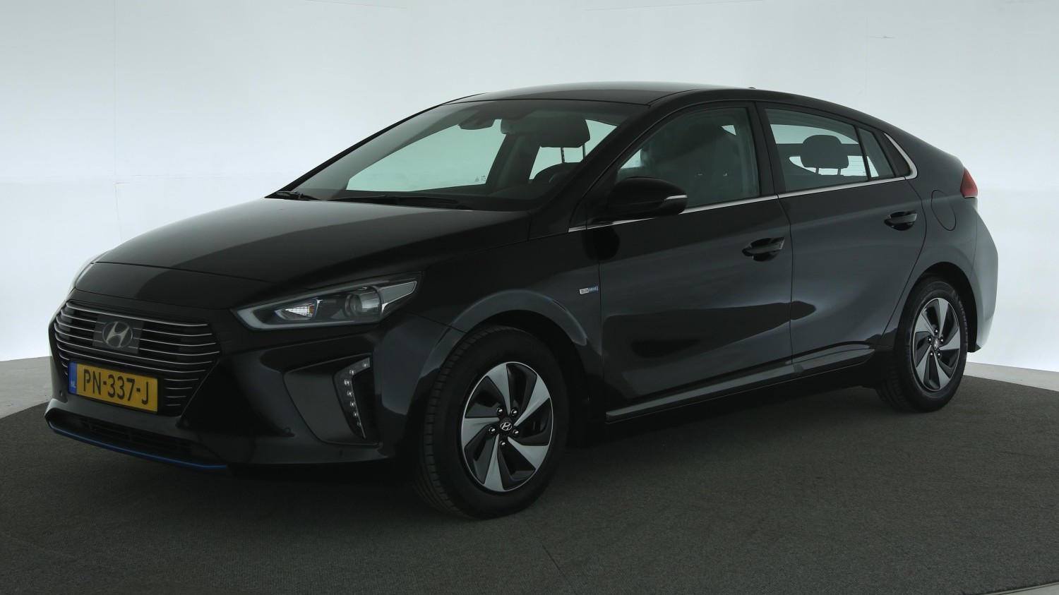 Hyundai Ioniq Hatchback 2017 PN-337-J 1