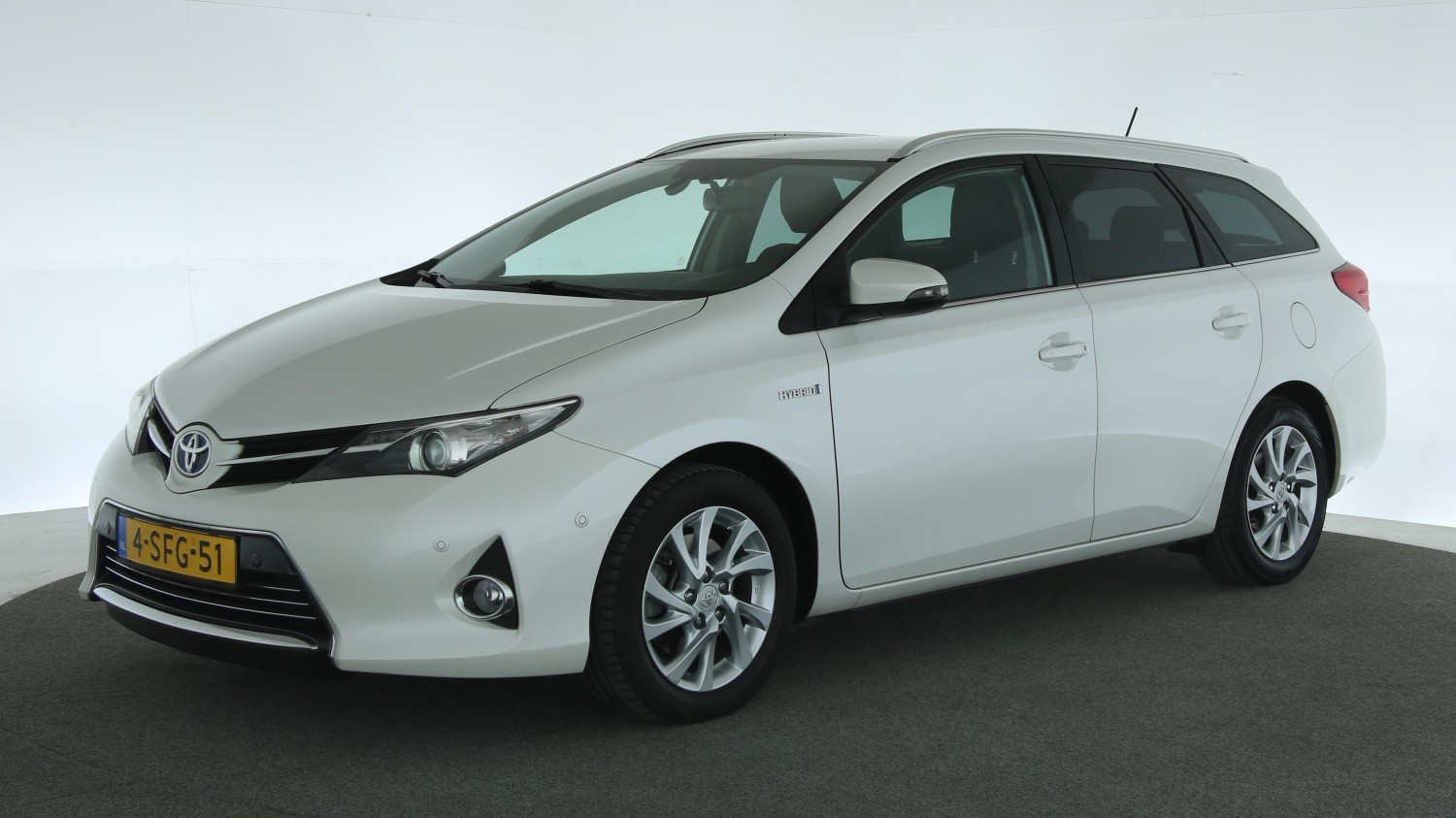 Toyota Auris Station 2013 4-SFG-51 1