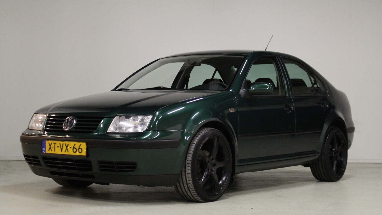 Volkswagen Bora Sedan 1999 XT-VX-66 1