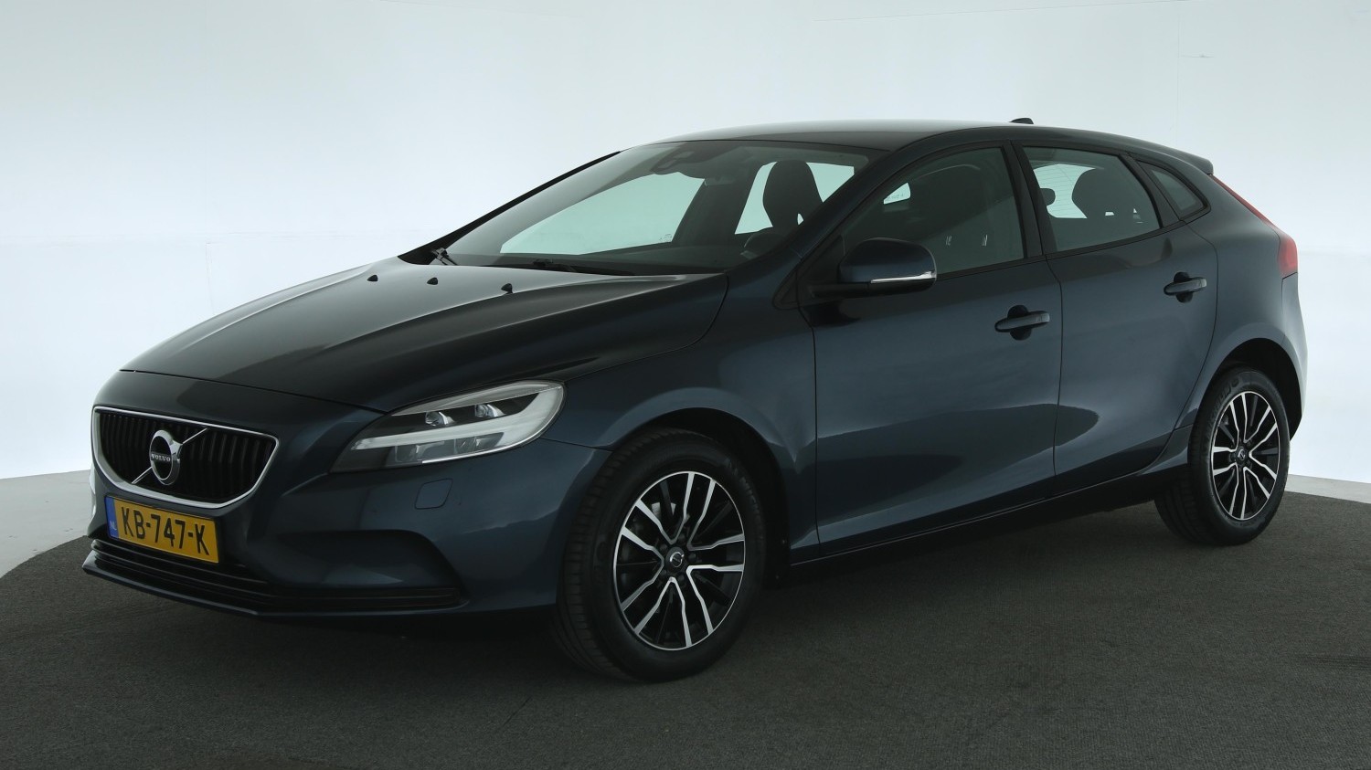 Volvo V40 Hatchback 2016 KB-747-K 1
