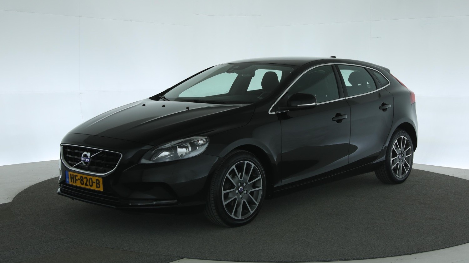 Volvo V40 Hatchback 2015 HF-820-B 1