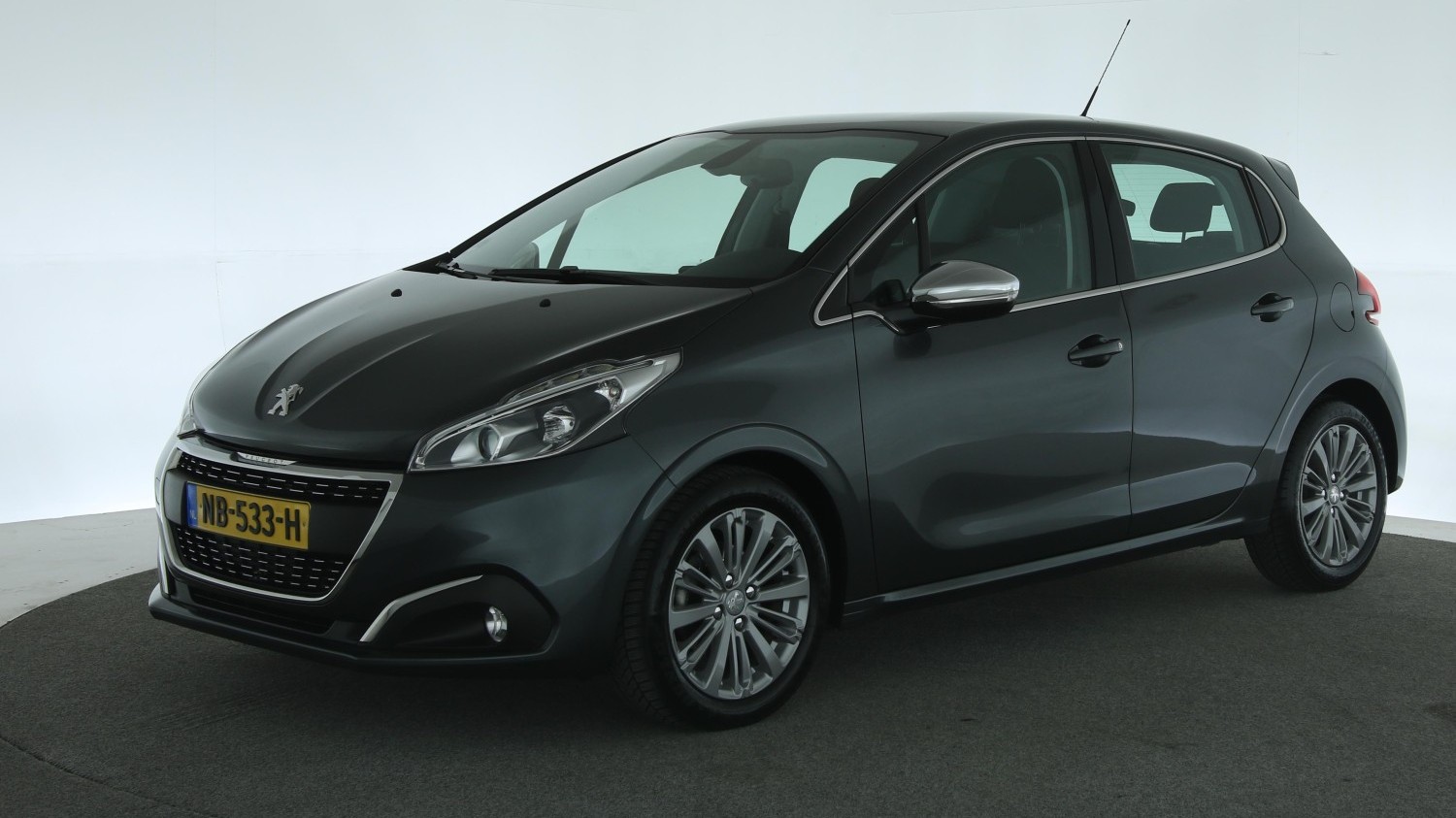 Peugeot 208 Hatchback 2017 NB-533-H 1