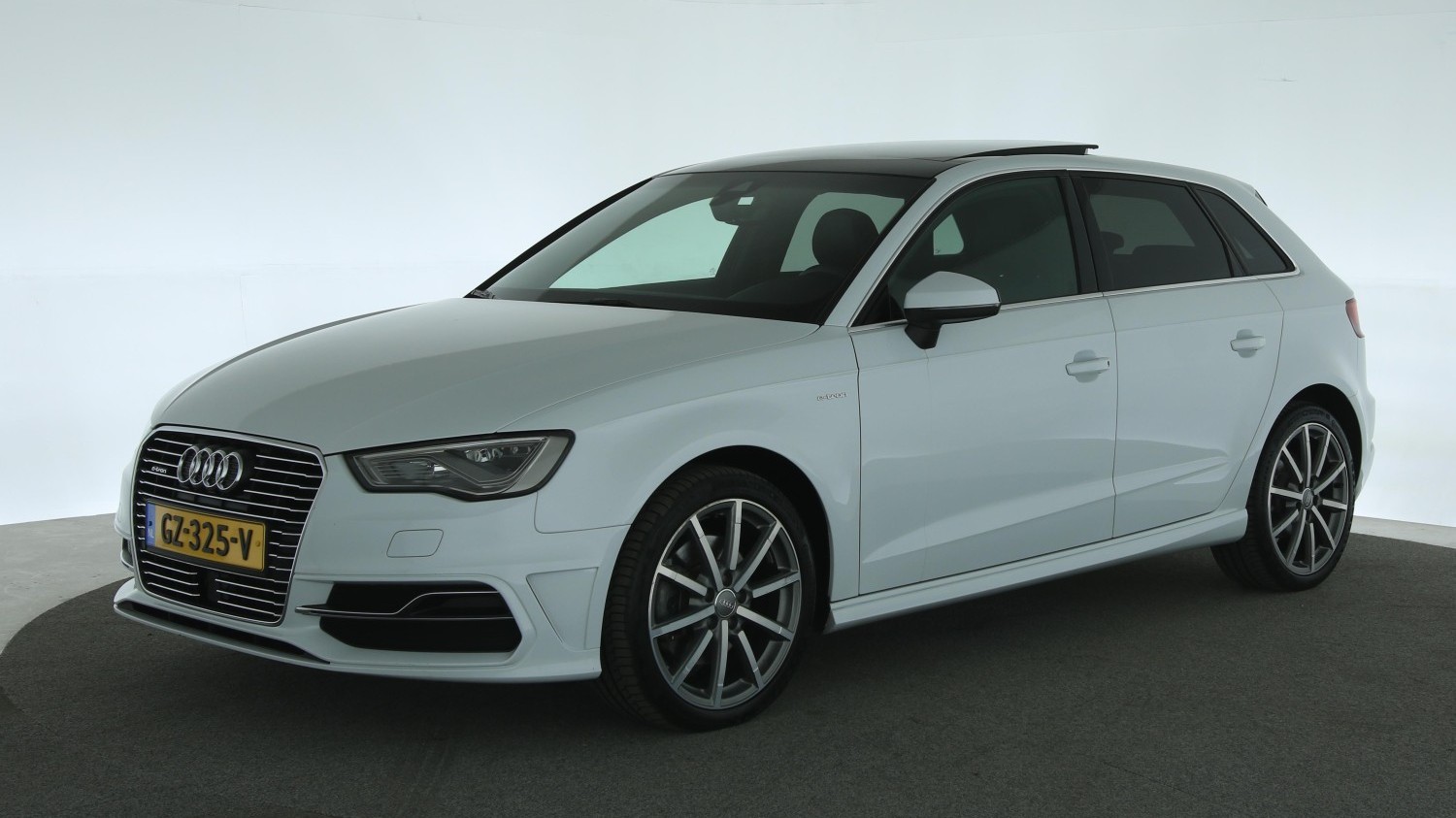 Audi A3 Hatchback 2015 GZ-325-V 1