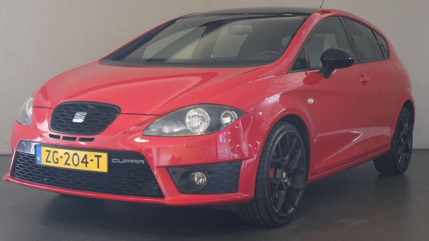Seat Leon Hatchback 2011 ZG-204-T 1