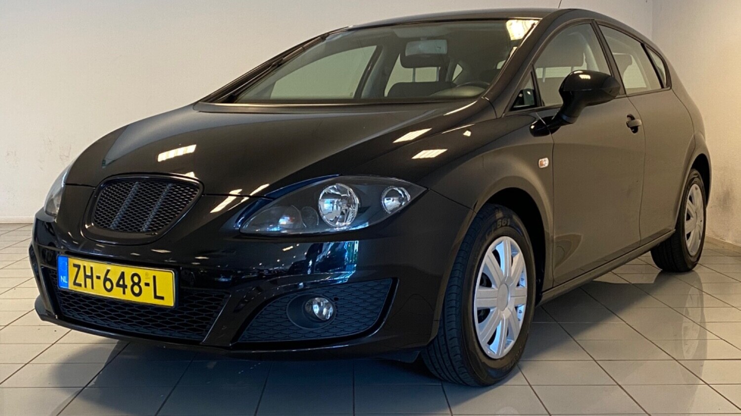 Seat Leon Hatchback 2010 ZH-648-L 1