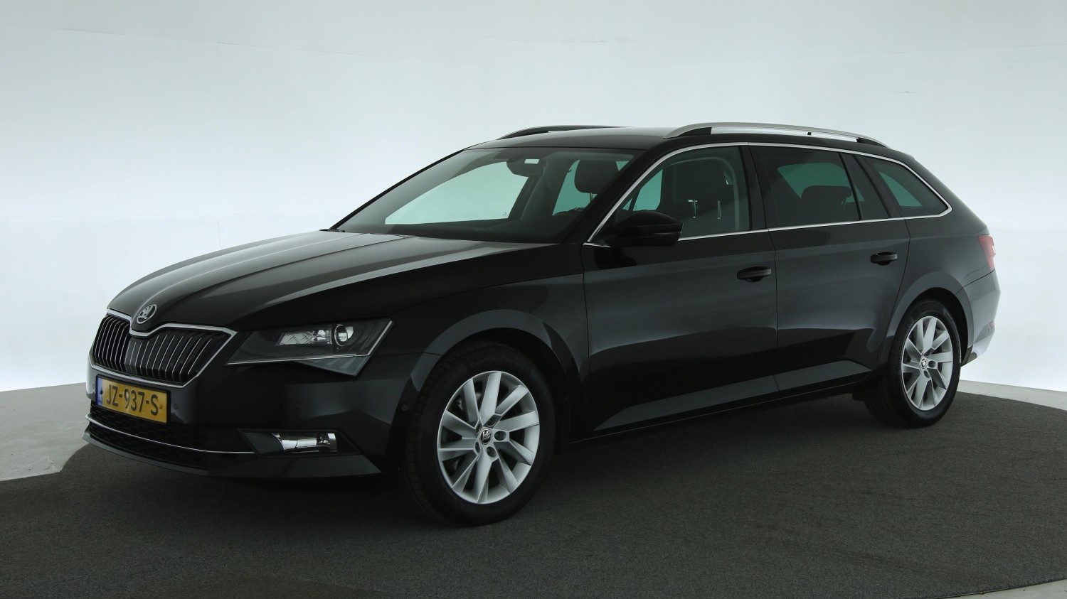 Skoda Superb Station 2016 JZ-937-S 1