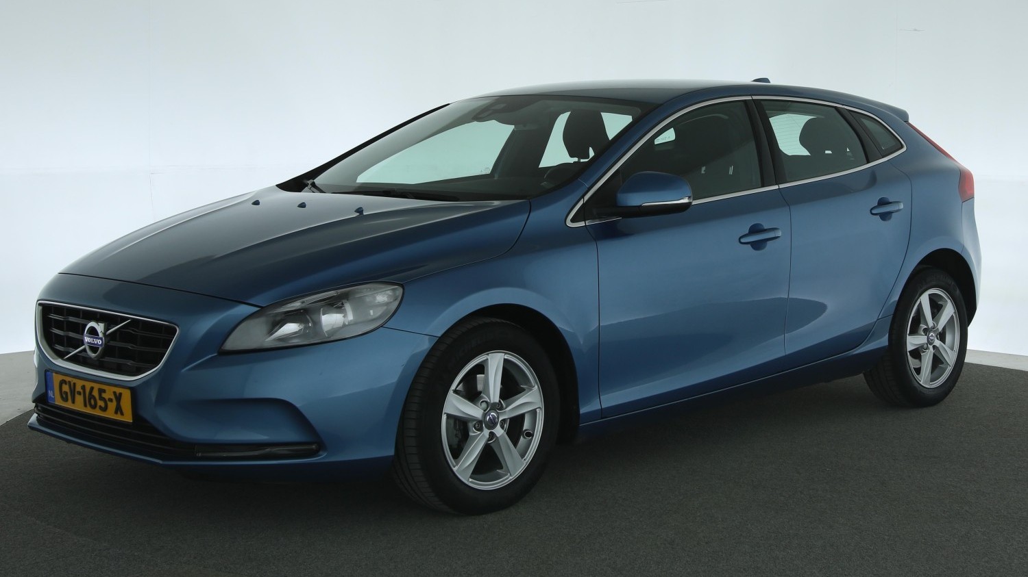 Volvo V40 Hatchback 2015 GV-165-X 1