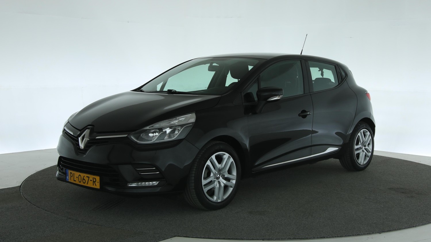 Renault Clio Hatchback 2017 PL-067-R 1