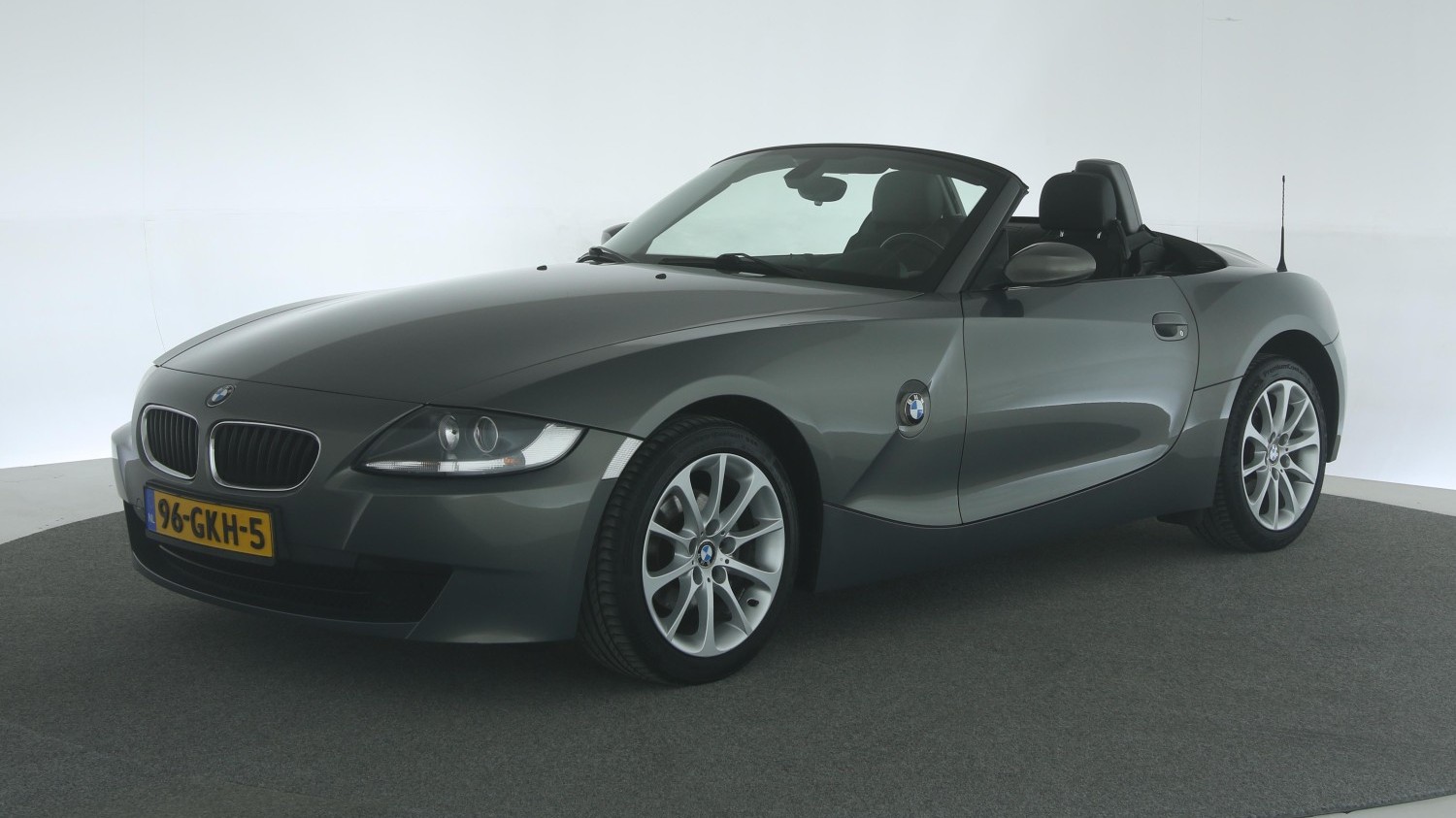 BMW Z4 Cabriolet 2008 96-GKH-5 1