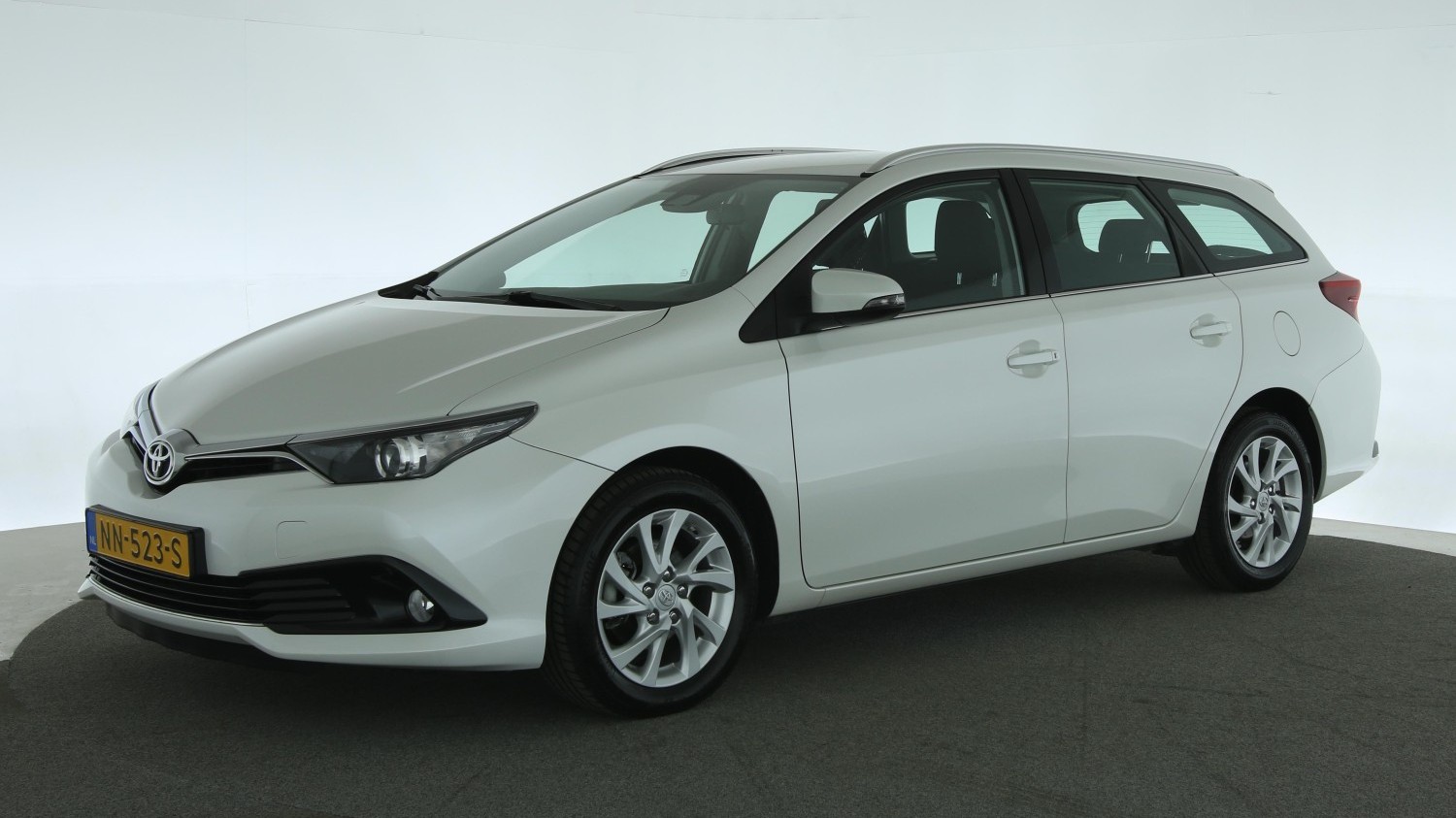 Toyota Auris Station 2017 NN-523-S 1