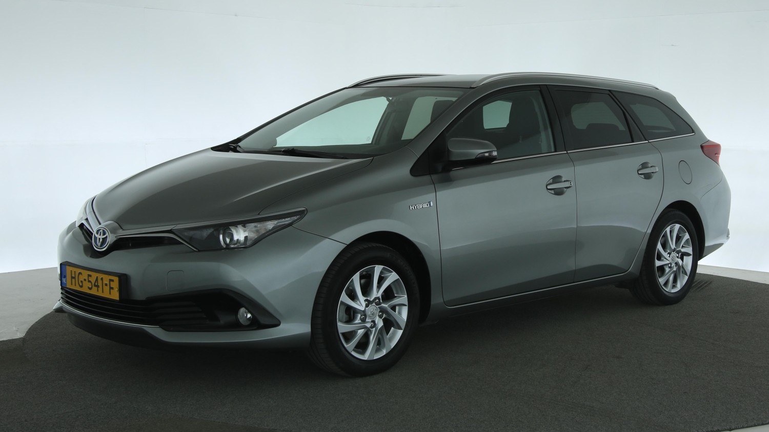 Toyota Auris Station 2015 HG-541-F 1