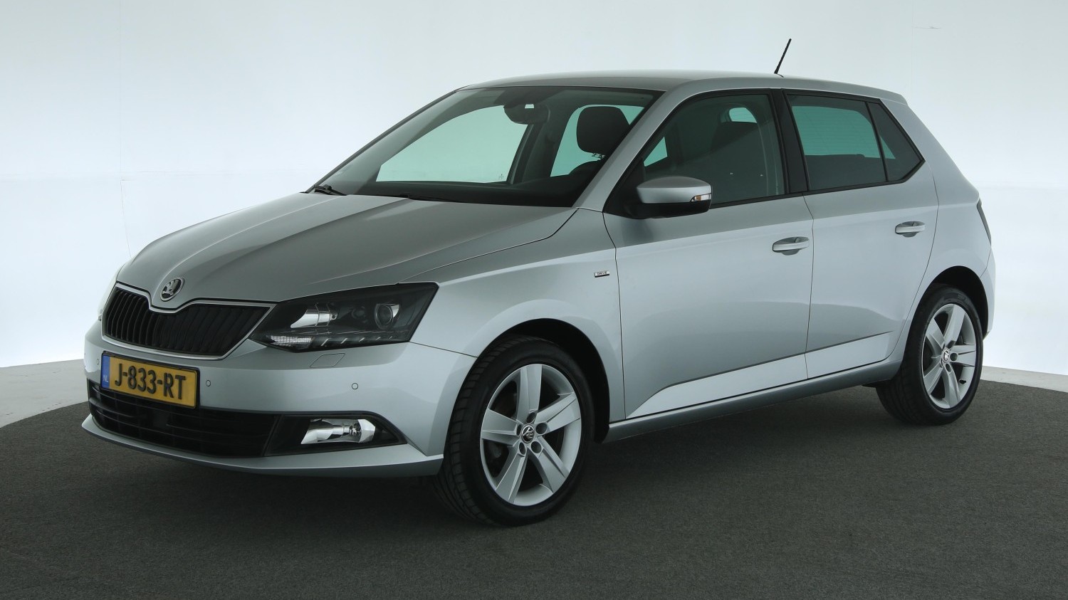 Skoda Fabia Hatchback 2017 J-833-RT 1