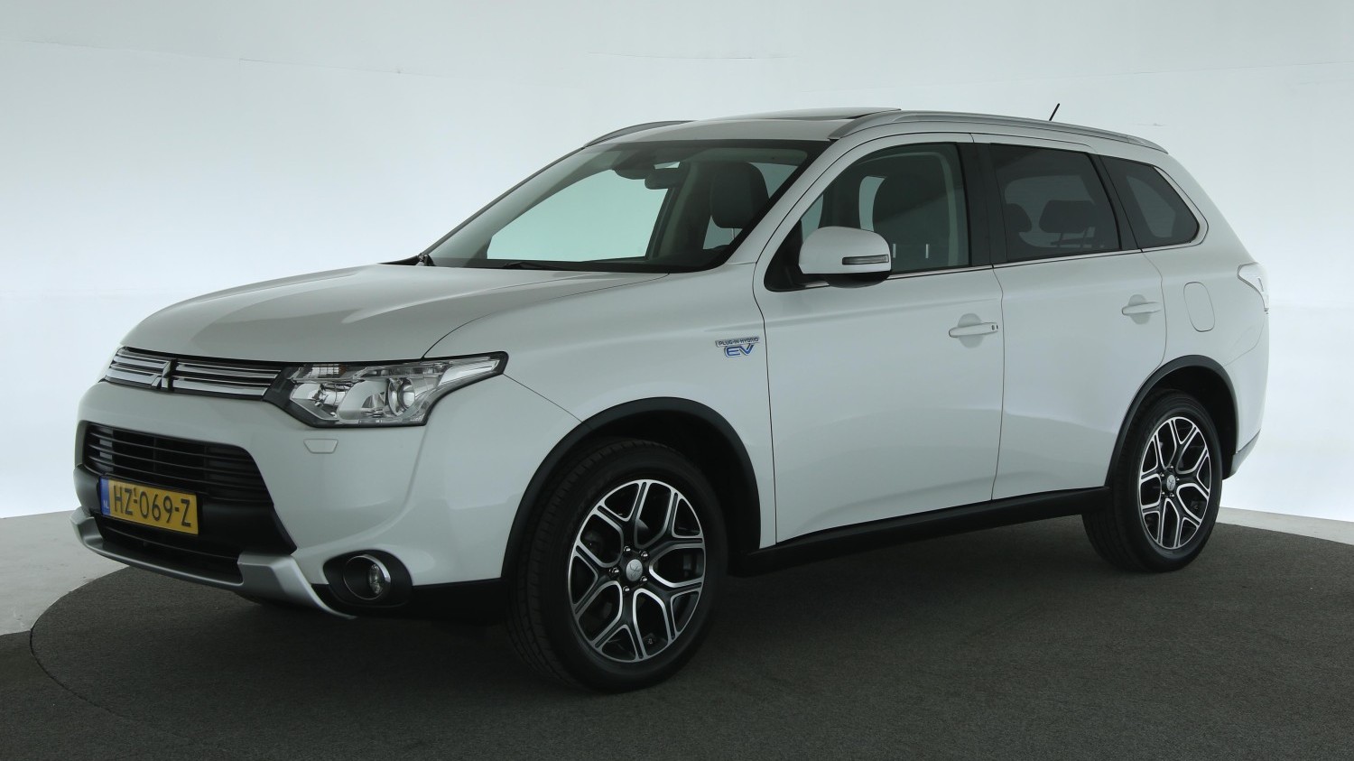 Mitsubishi Outlander SUV / Terreinwagen 2015 HZ-069-Z 1