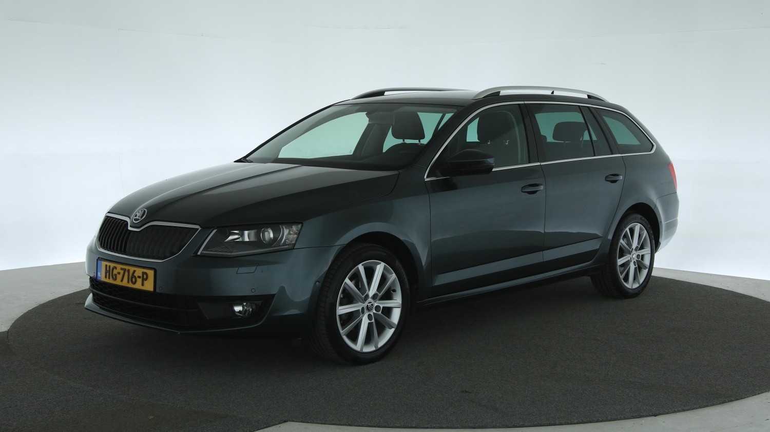 Skoda Octavia Station 2015 HG-716-P 1