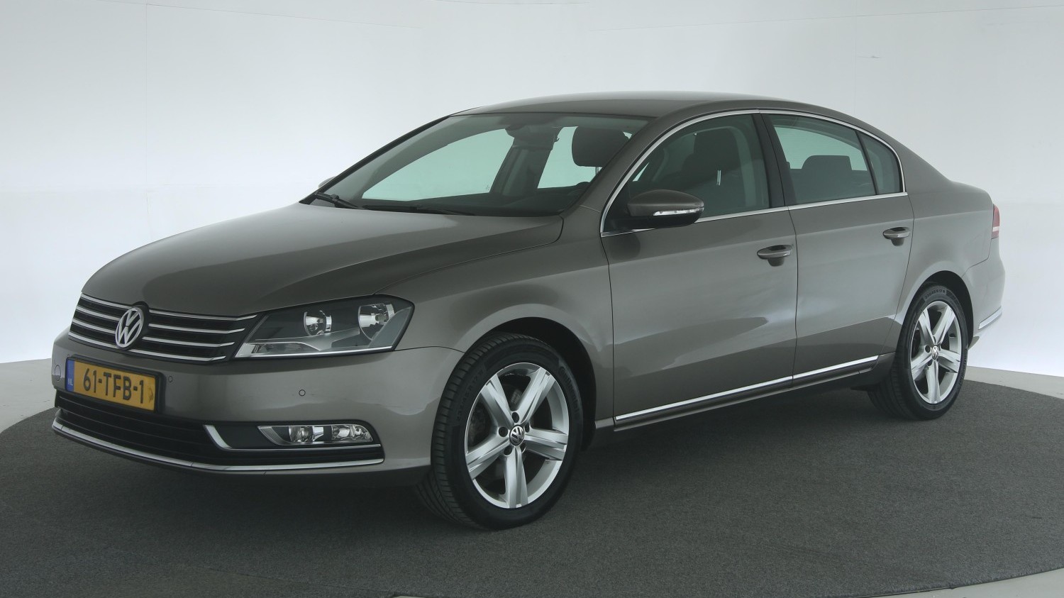 Volkswagen Passat Sedan 2012 61-TFB-1 1
