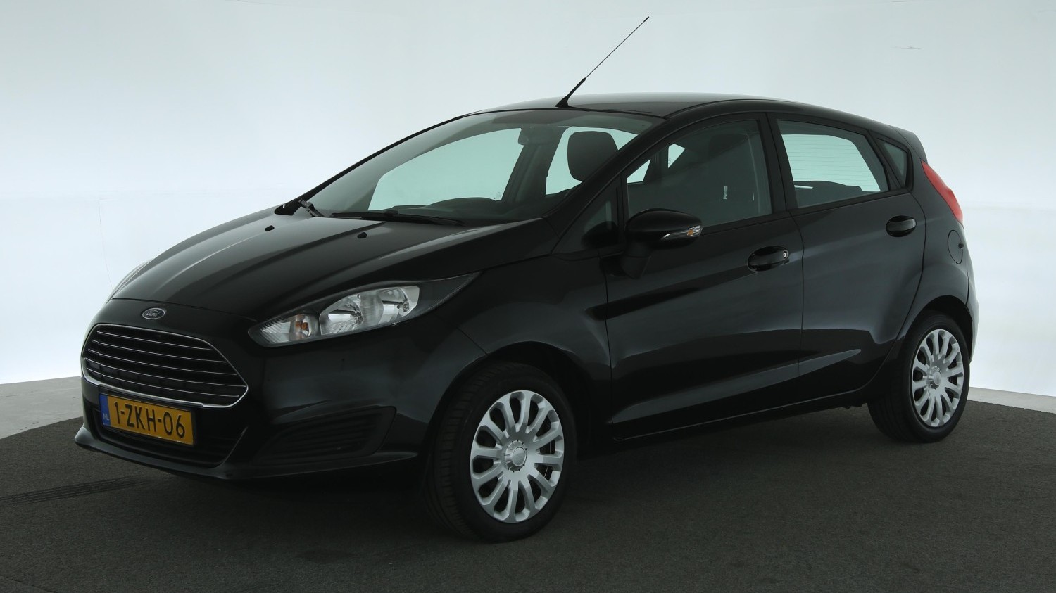 Ford Fiesta Hatchback 2015 1-ZKH-06 1