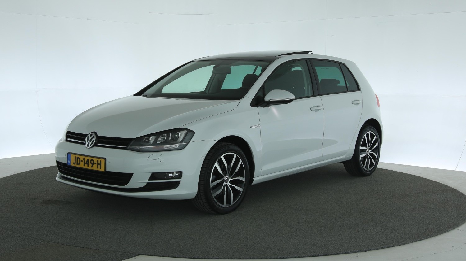 Volkswagen Golf Hatchback 2015 JD-149-H 1