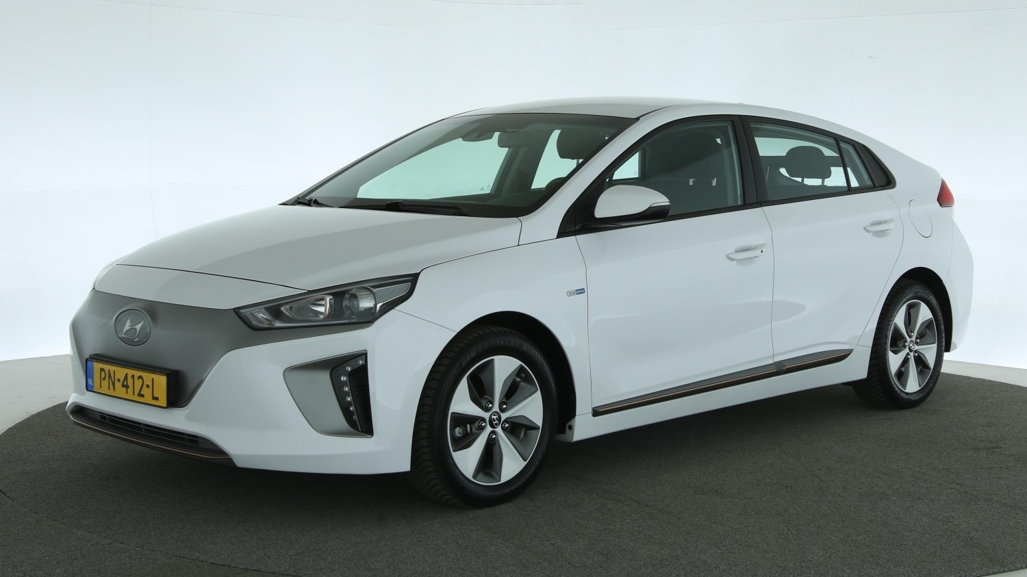Hyundai Ioniq Hatchback 2017 PN-412-L 1