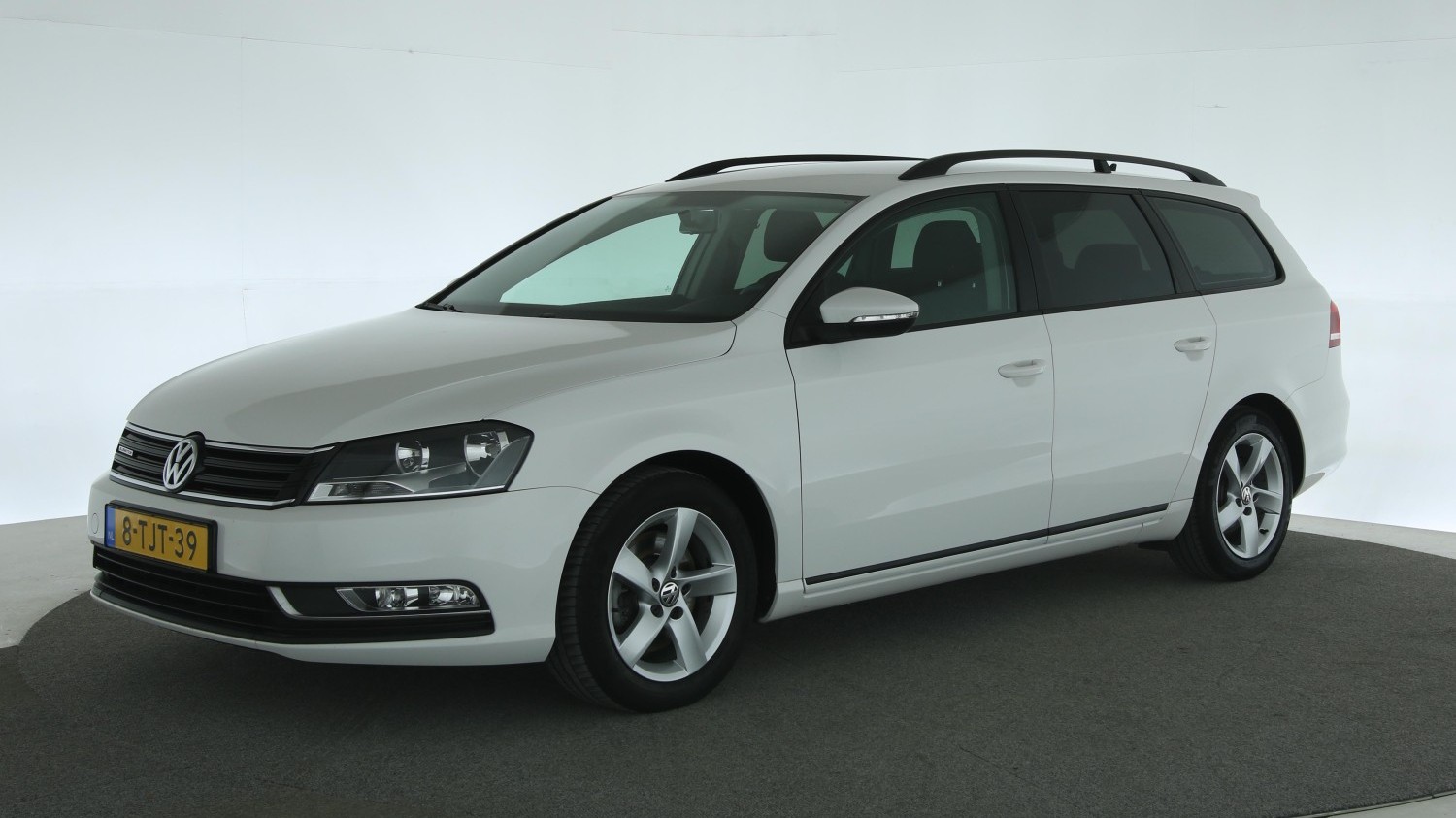 Volkswagen Passat Station 2014 8-TJT-39 1