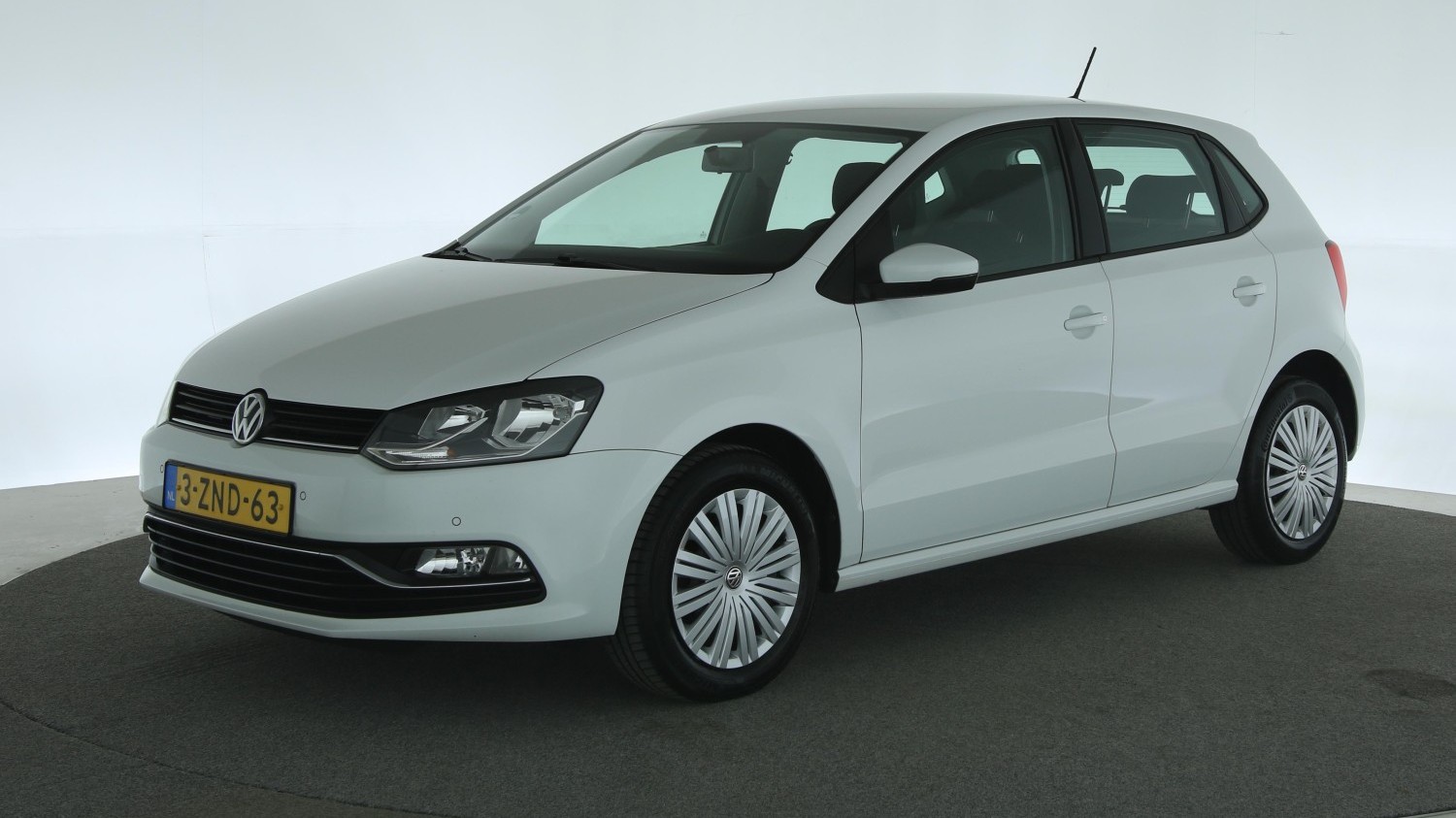 Volkswagen Polo Hatchback 2015 3-ZND-63 1