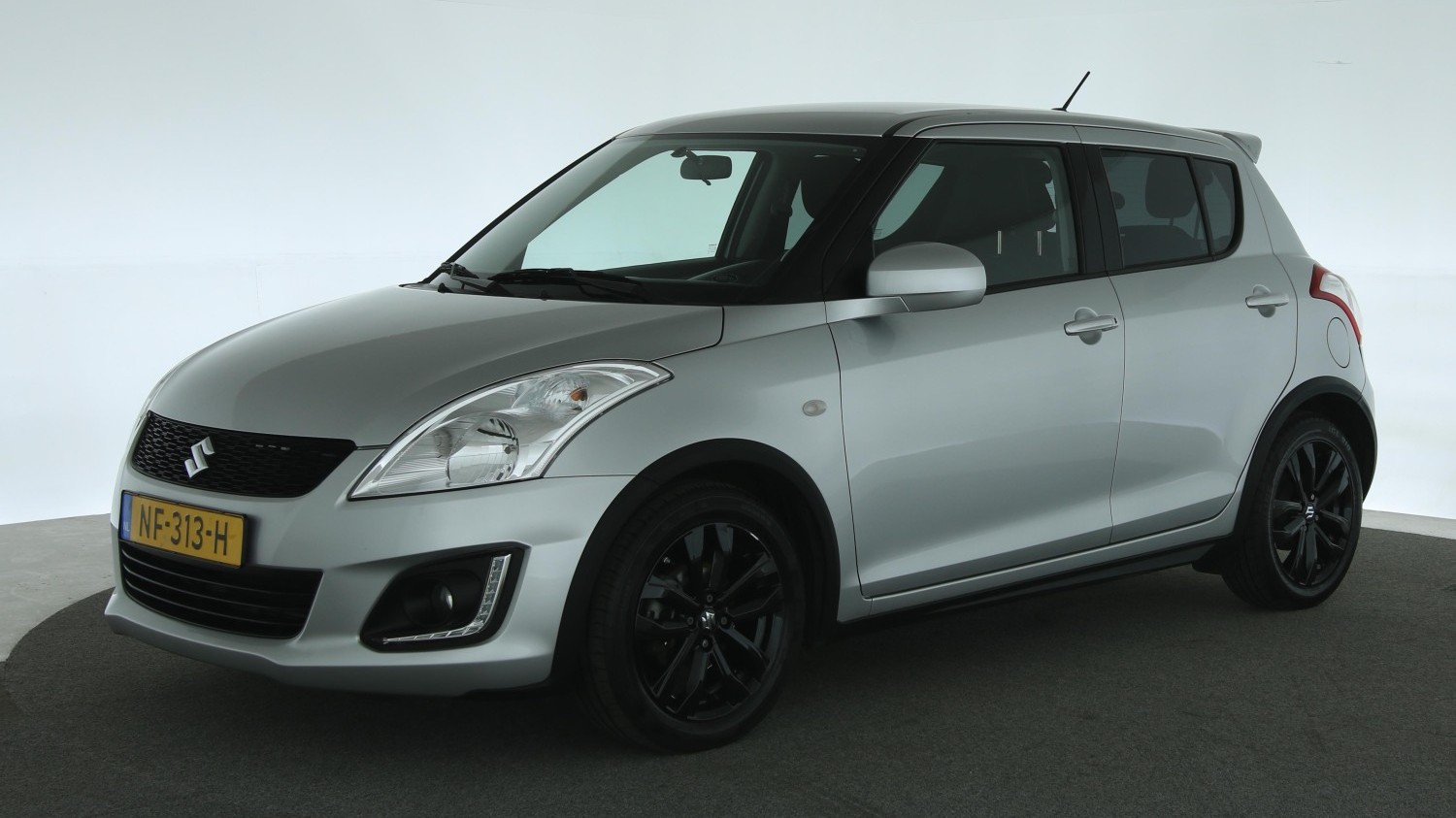 Suzuki Swift Hatchback 2017 NF-313-H 1
