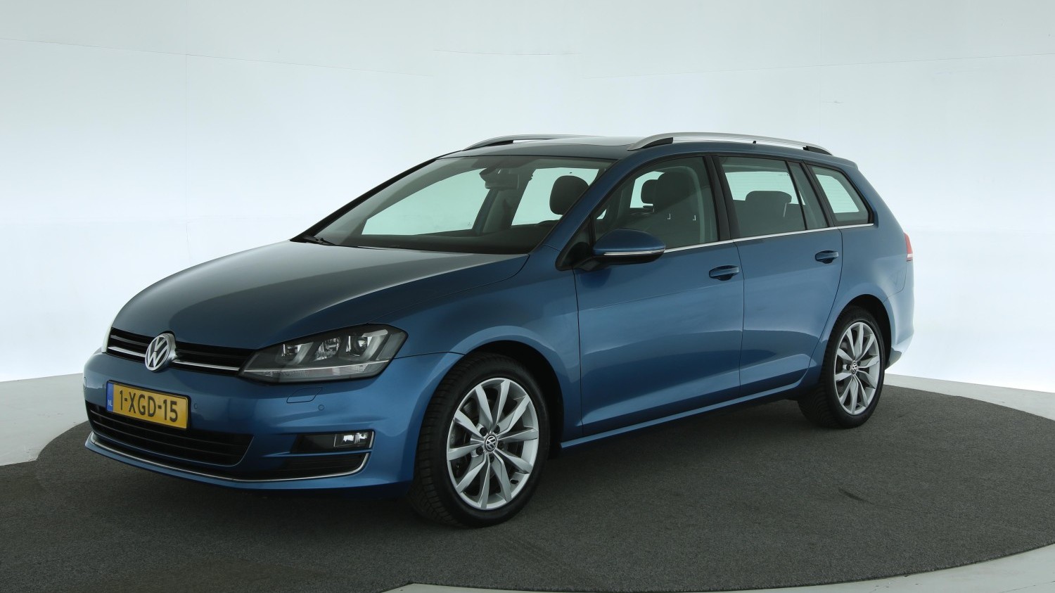 Volkswagen Golf Station 2014 1-XGD-15 1
