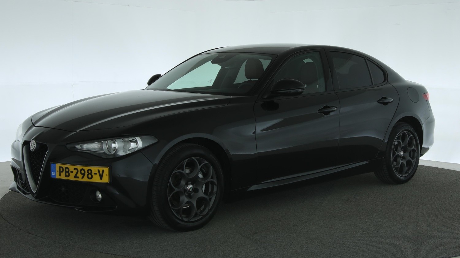 Alfa Romeo Giulia Sedan 2017 PB-298-V 1