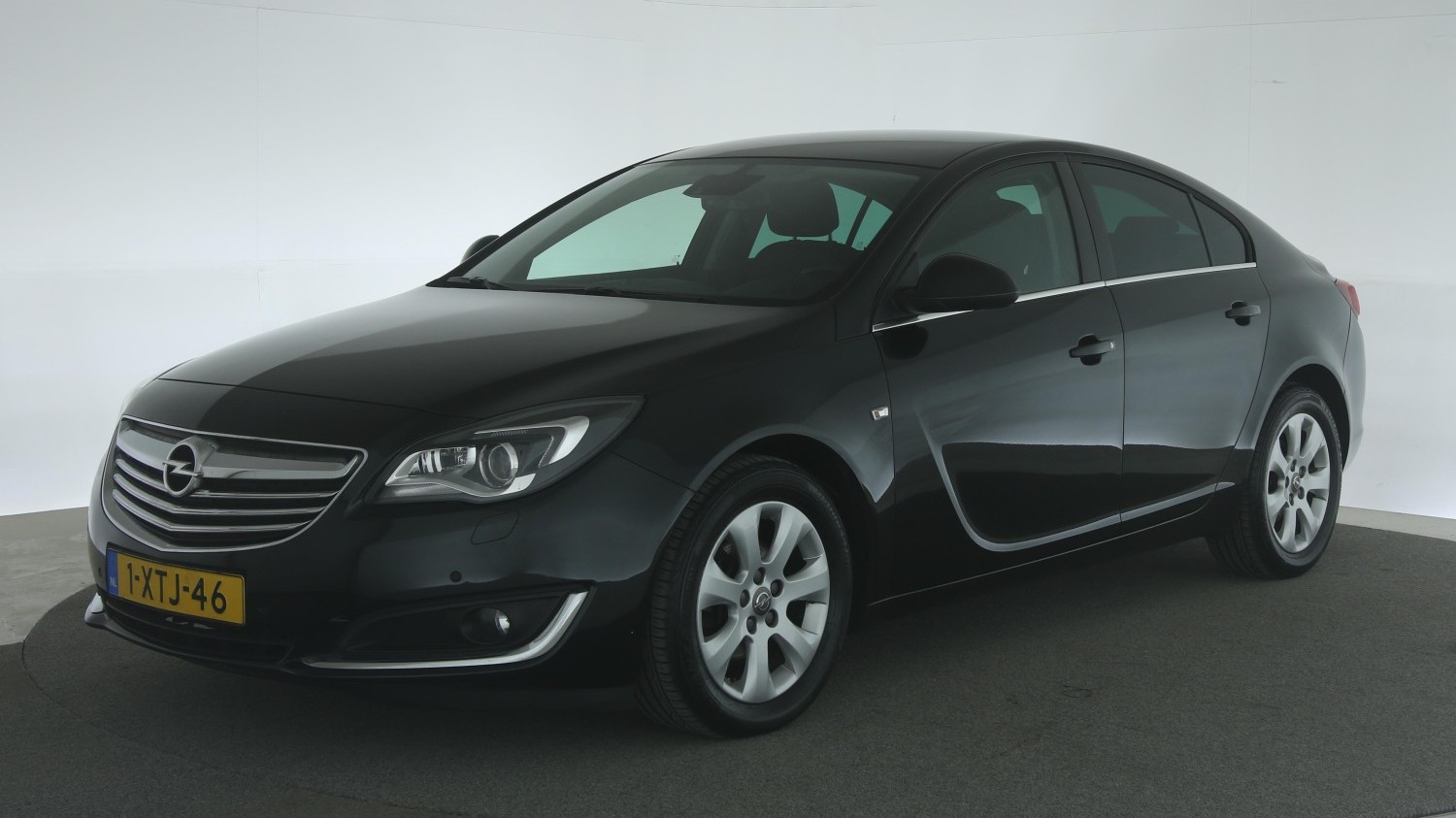 Opel Insignia Hatchback 2014 1-XTJ-46 1