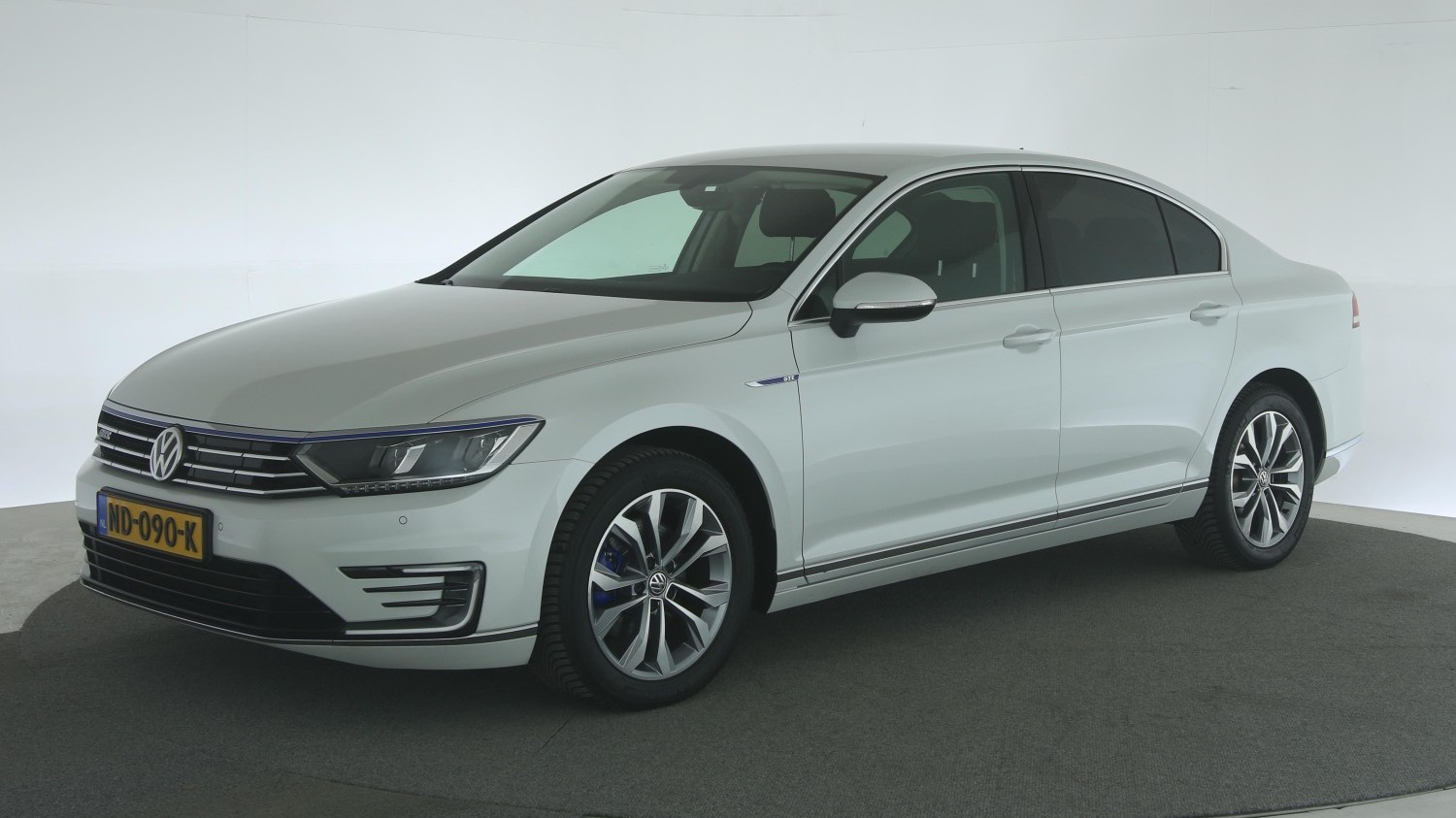 Volkswagen Passat Sedan 2016 ND-090-K 1