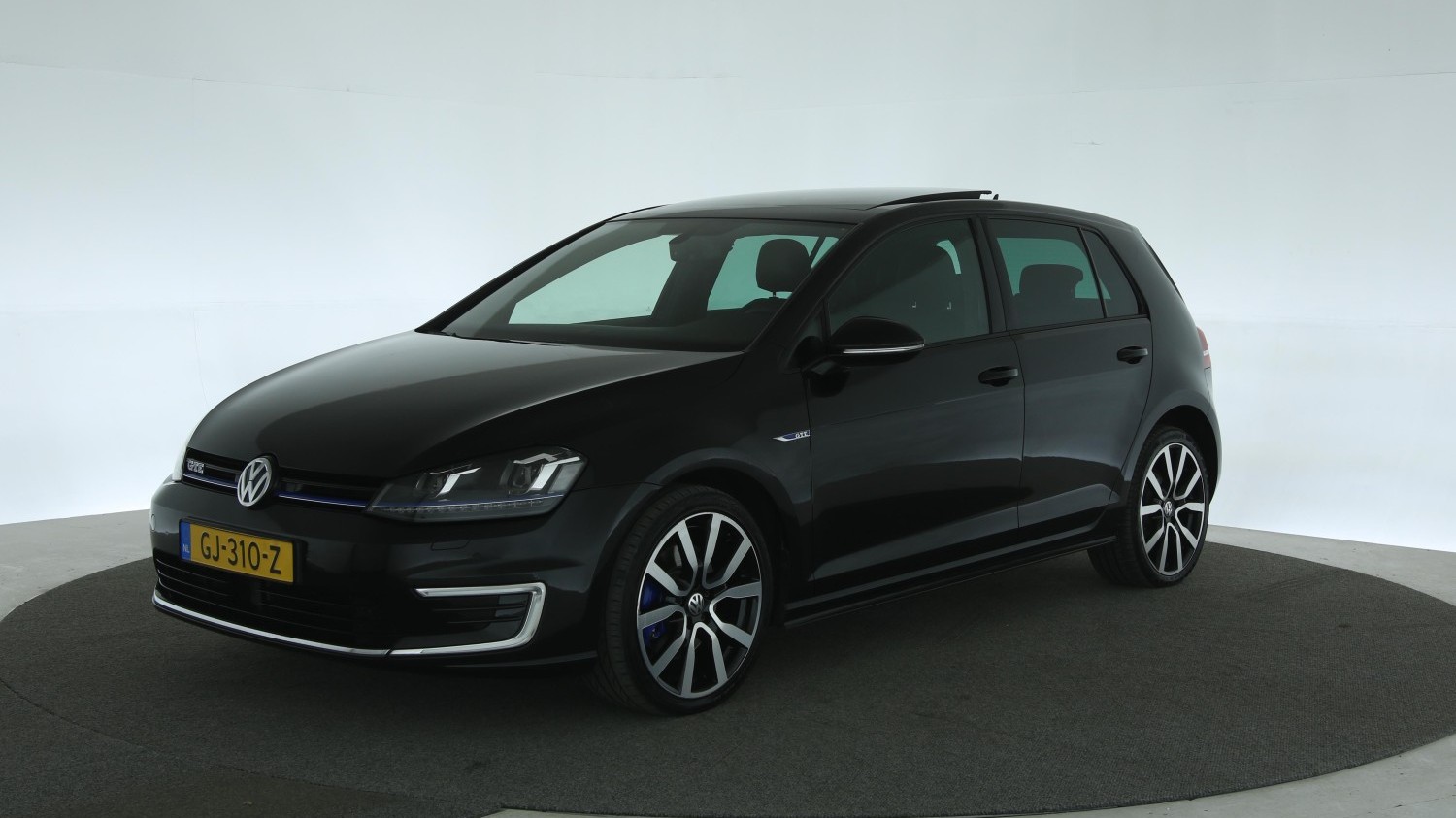 Volkswagen Golf Hatchback 2015 GJ-310-Z 1
