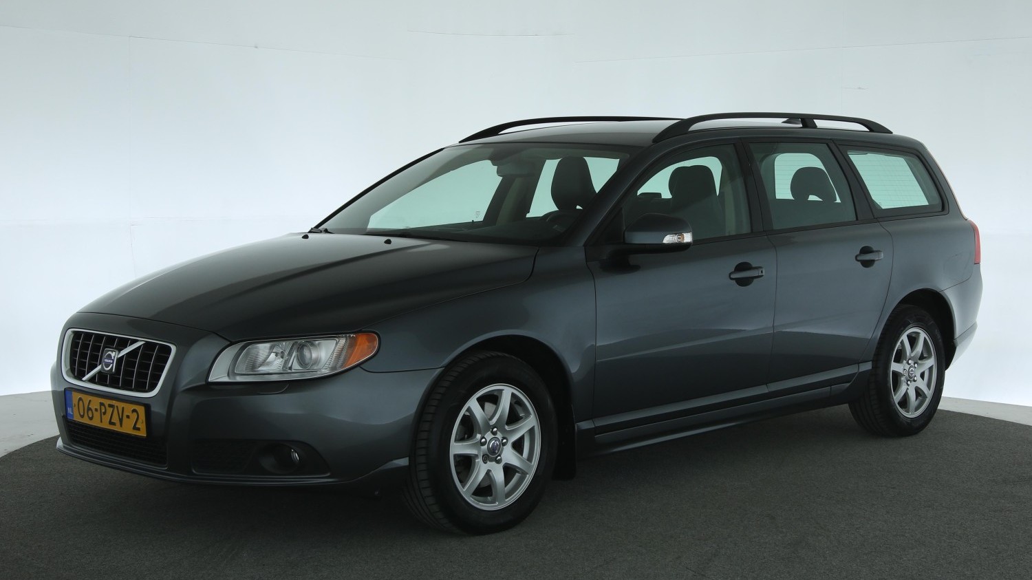 Volvo V70 Station 2009 06-PZV-2 1