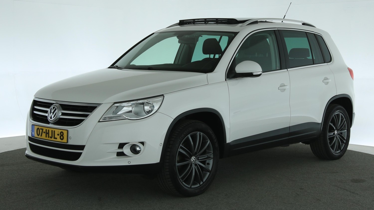 Volkswagen Tiguan SUV / Terreinwagen 2009 07-HJL-8 1