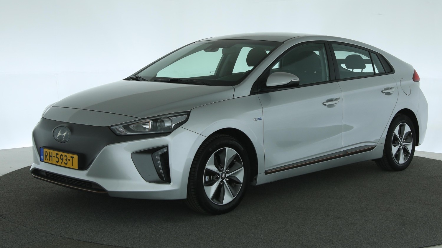 Hyundai Ioniq Hatchback 2018 RH-593-T 1