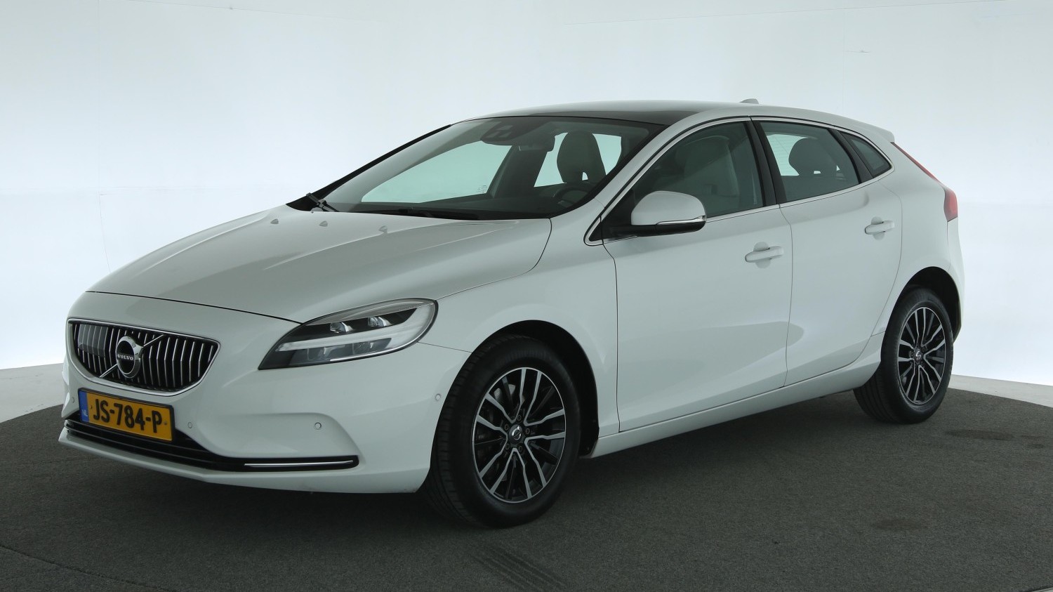 Volvo V40 Hatchback 2016 JS-784-P 1