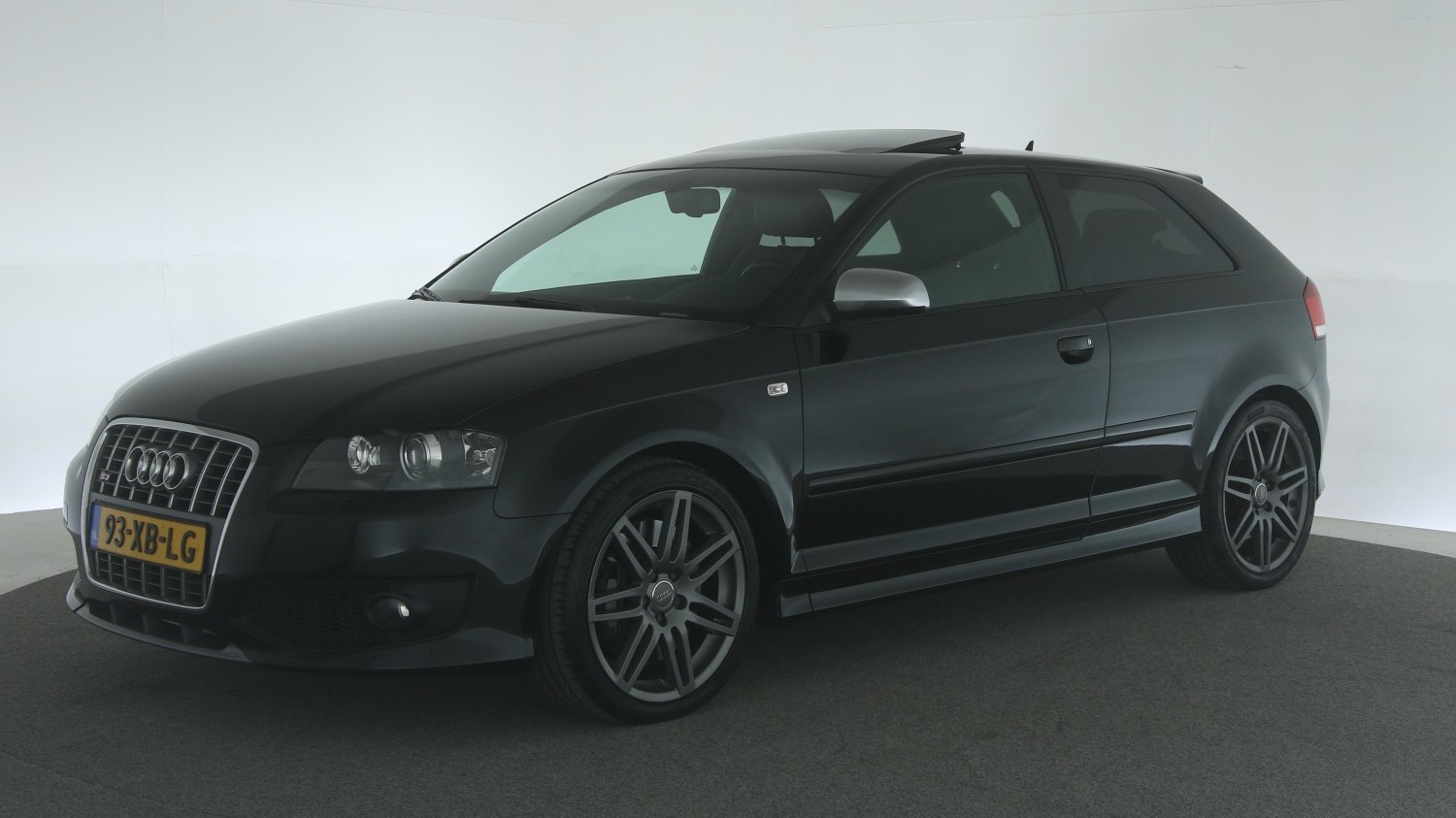 Audi S3 Hatchback 2006 93-XB-LG 1