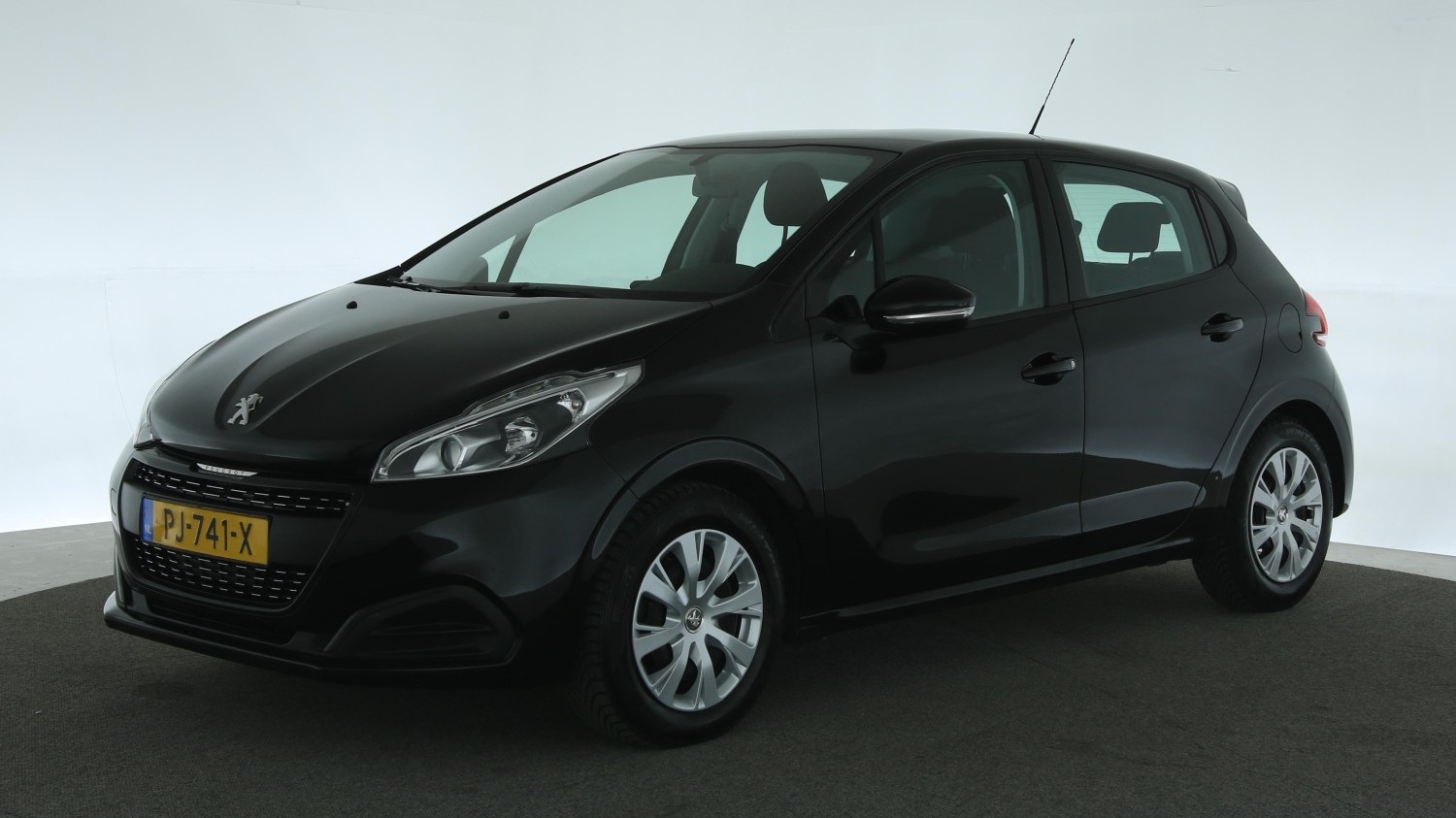 Peugeot 208 Hatchback 2017 PJ-741-X 1