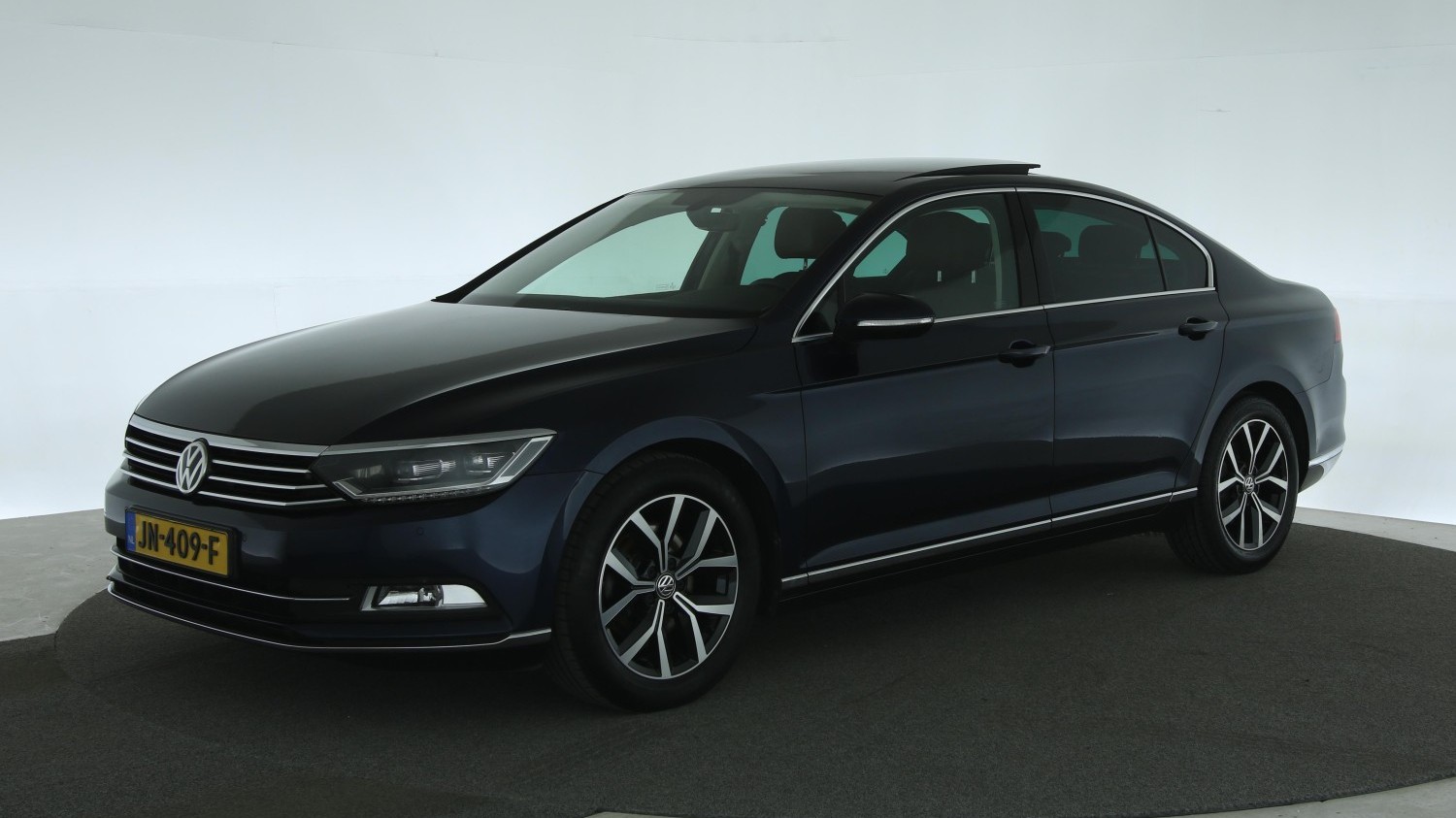 Volkswagen Passat Sedan 2016 JN-409-F 1
