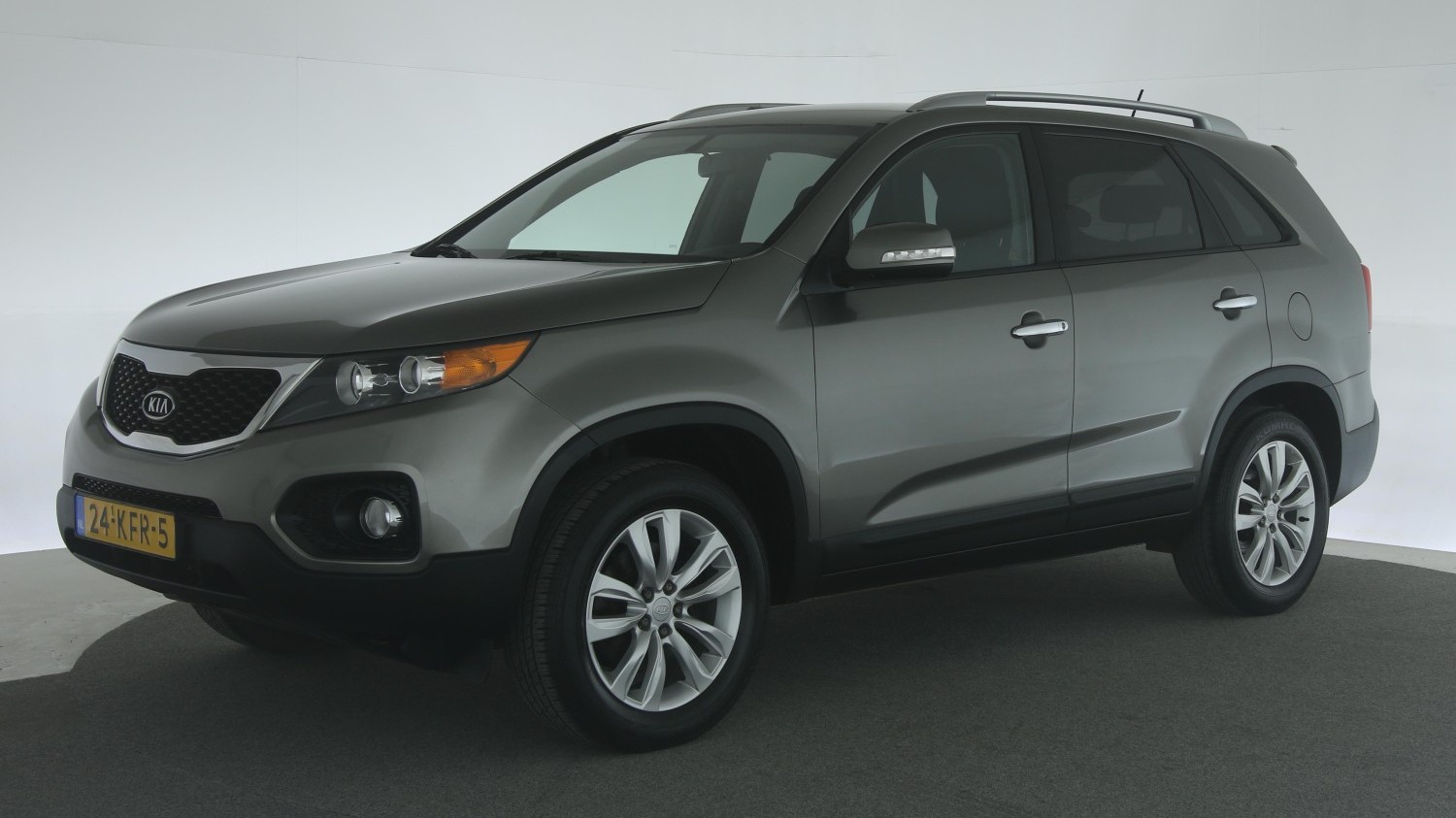 Kia Sorento MPV 2009 24-KFR-5 1