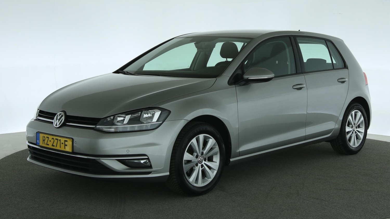 Volkswagen Golf Hatchback 2018 RZ-271-F 1