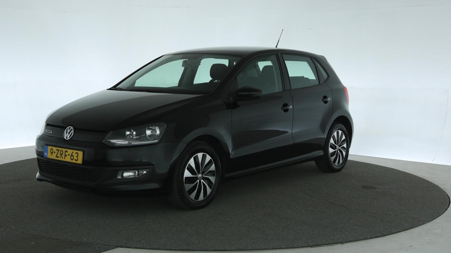 Volkswagen Polo Hatchback 2015 9-ZRF-63 1