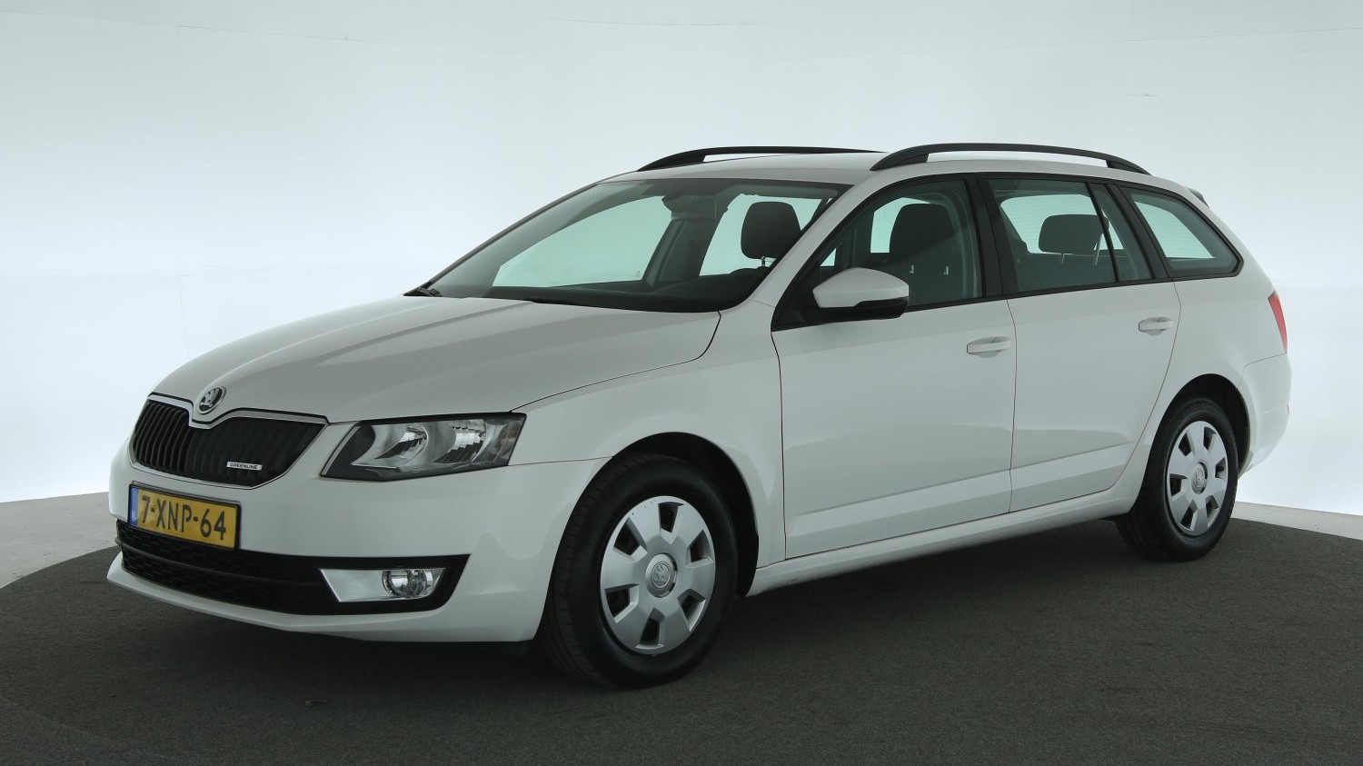 Skoda Octavia Station 2014 7-XNP-64 1